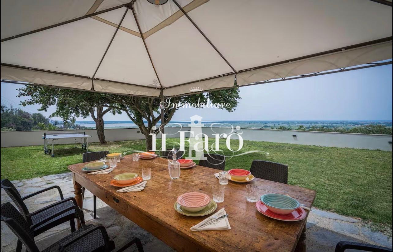 Villa con giardino a Massarosa