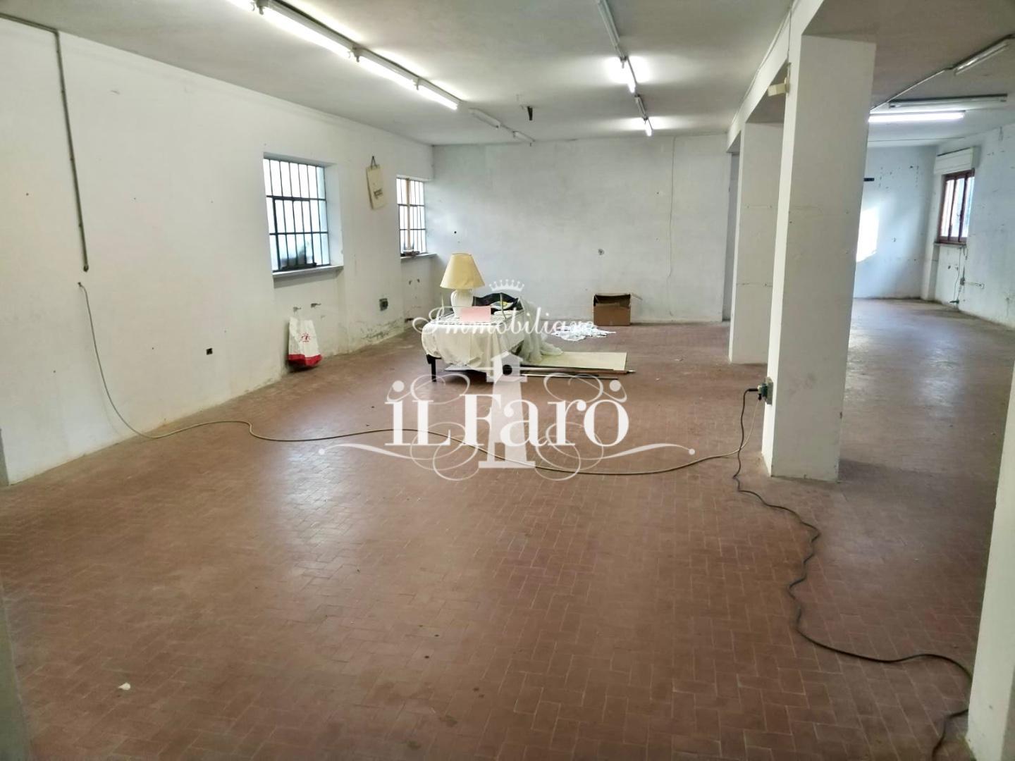 Casa vacanza 5 Locali o pi� in vendita a Massarosa