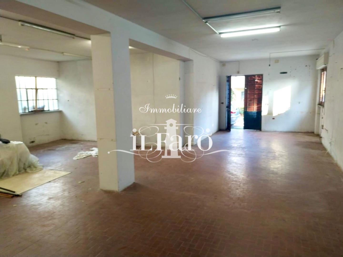 Casa vacanza 5 Locali o pi� in vendita a Massarosa