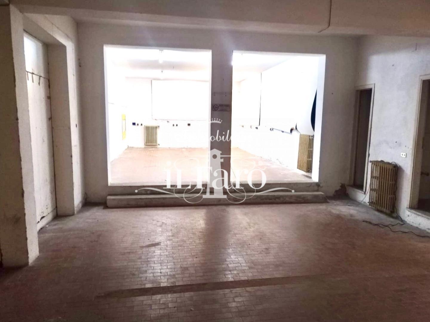 Casa vacanza 5 Locali o pi� in vendita a Massarosa