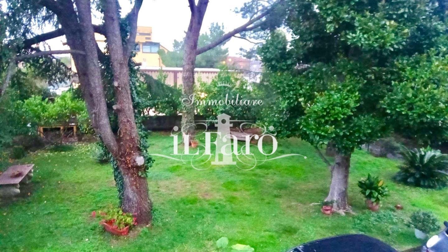 Casa vacanza 5 Locali o pi� in vendita a Massarosa