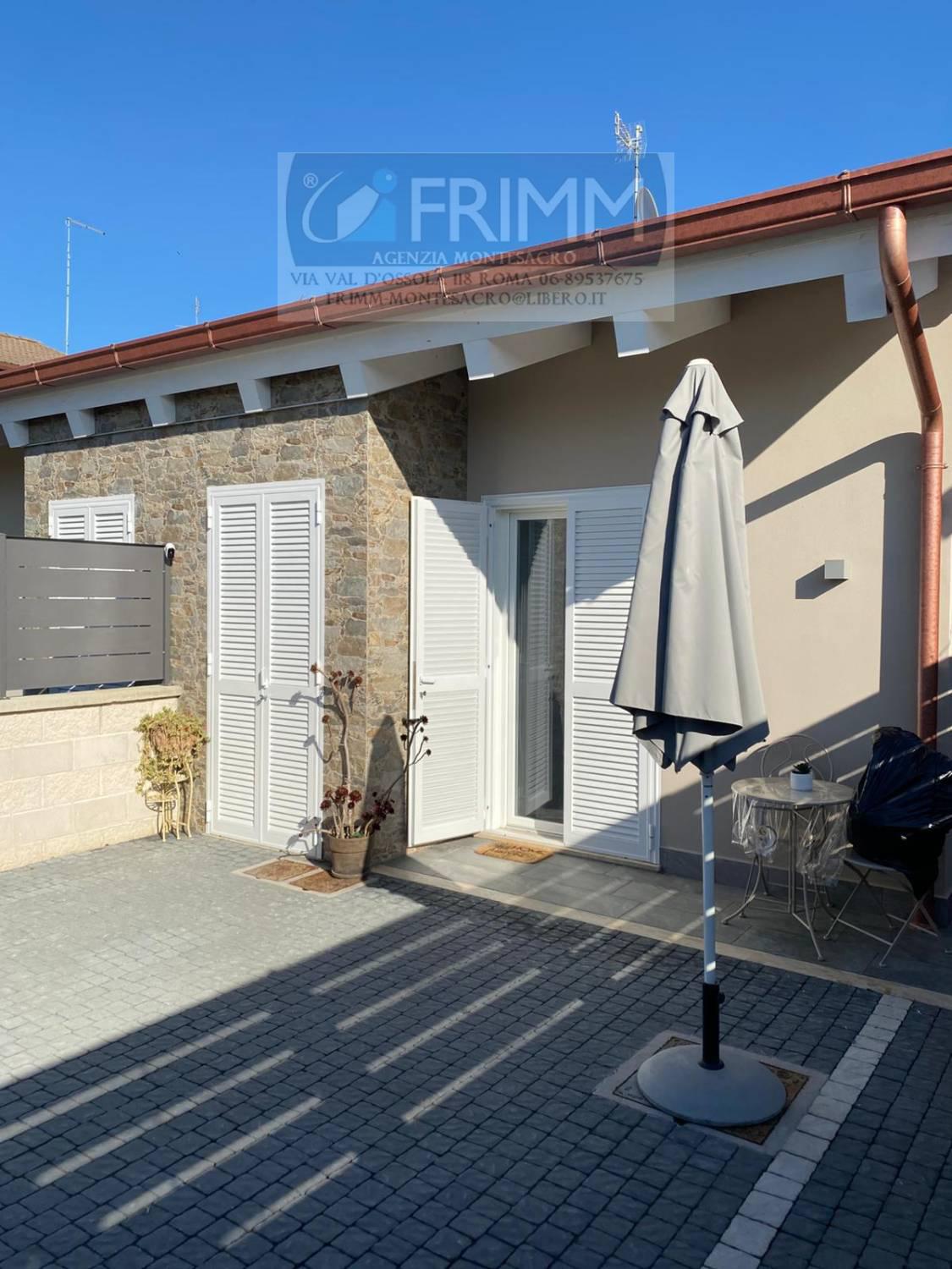 Villa Bifamiliare con giardino a Roma