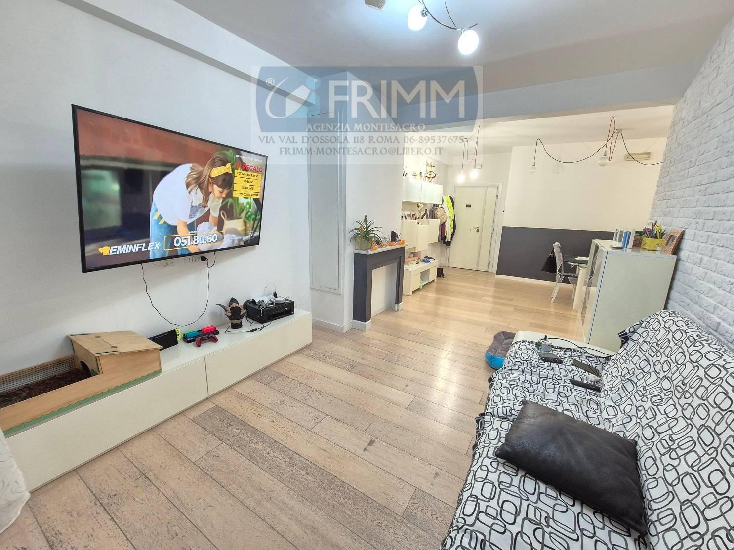 Trilocale con box a Roma