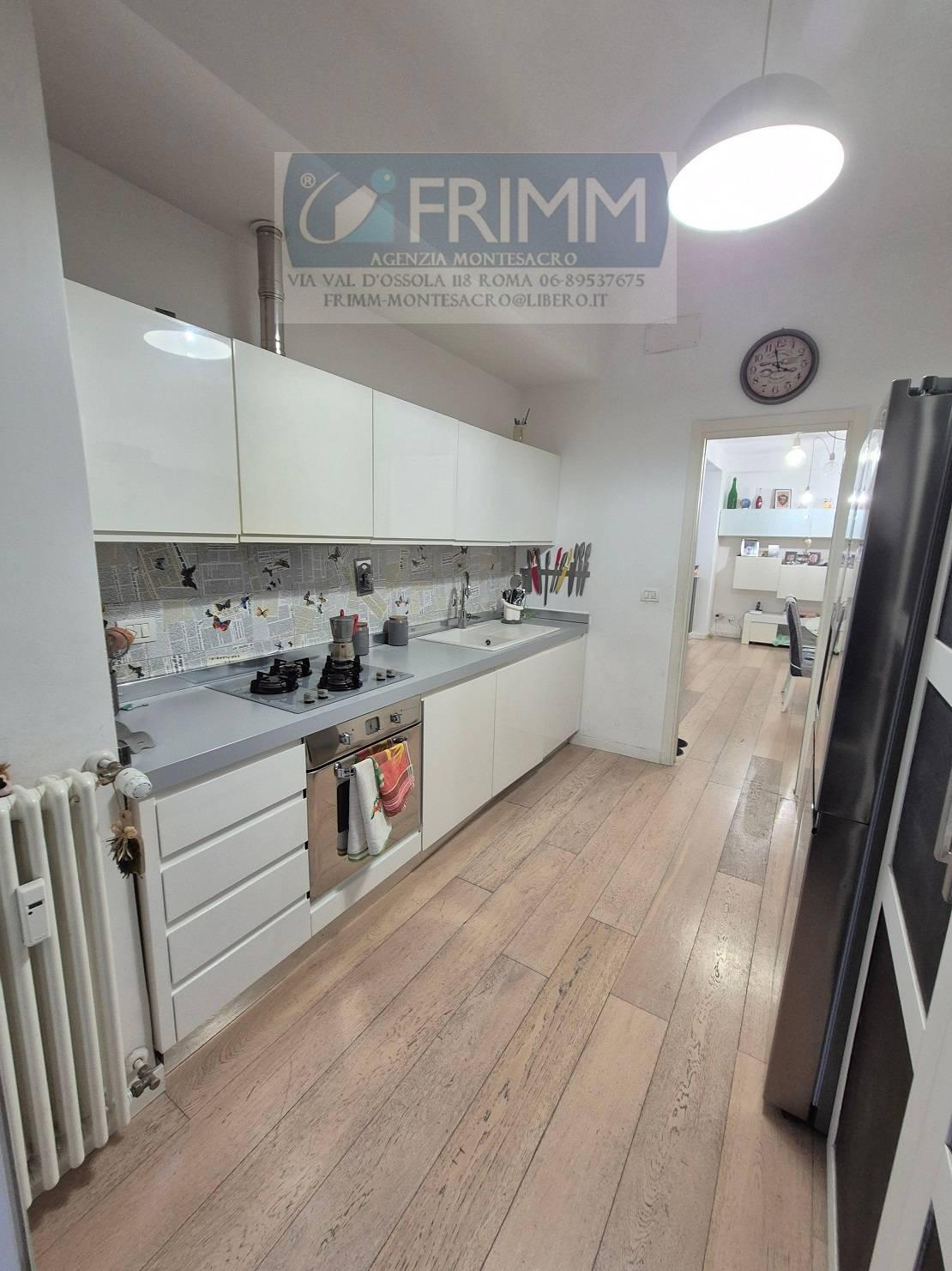 Trilocale con box a Roma