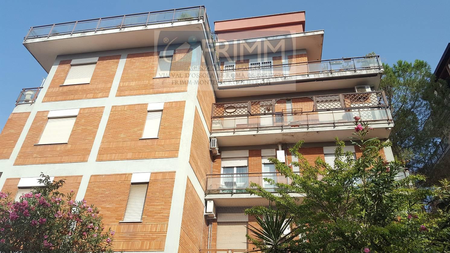 Attico arredato in affitto a Roma