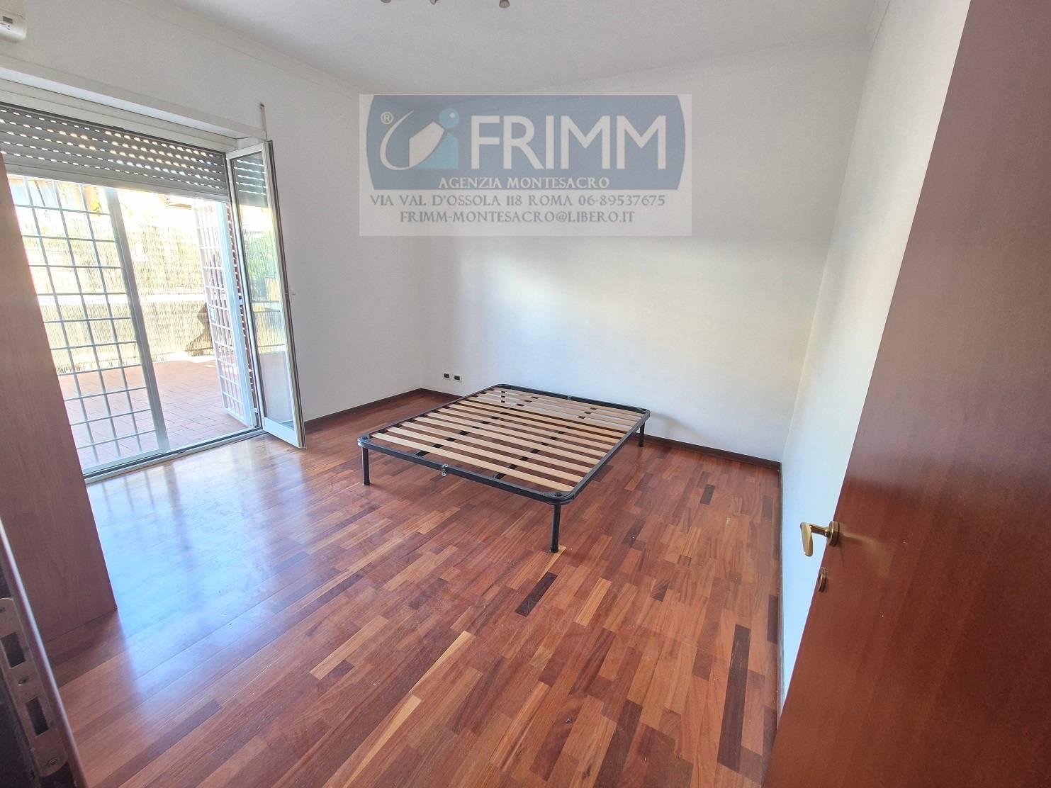 Attico arredato in affitto a Roma