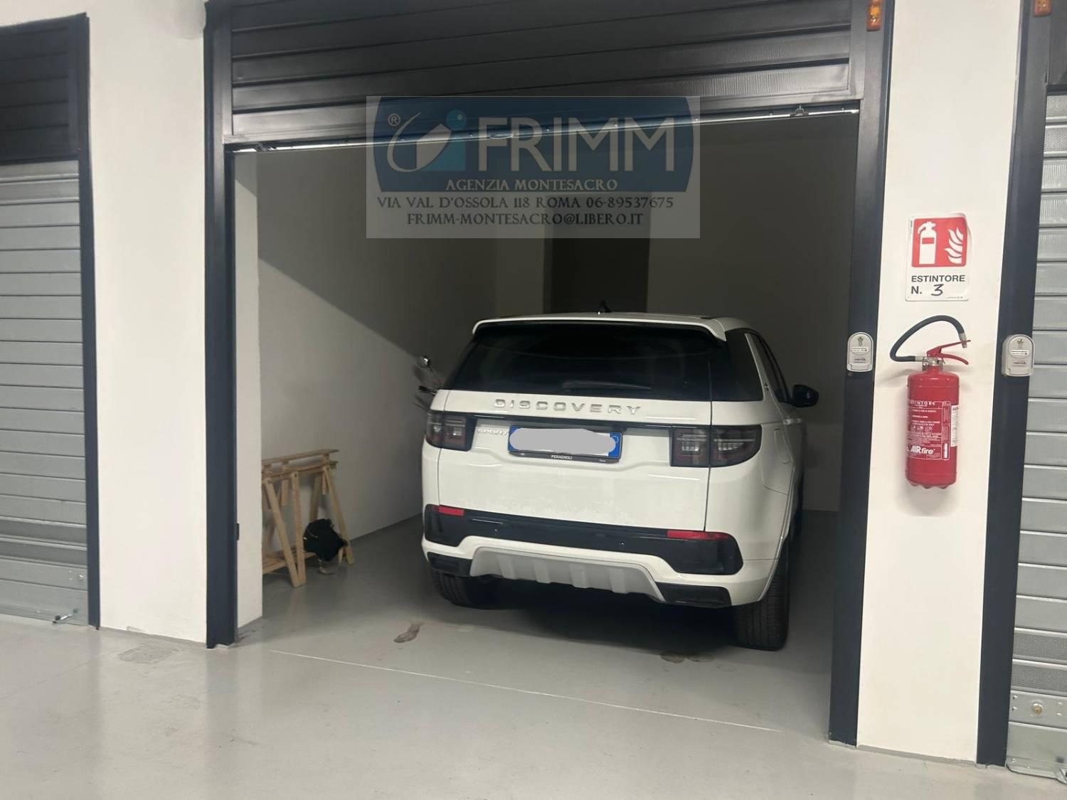 Box/Garage 24mq con box a Roma