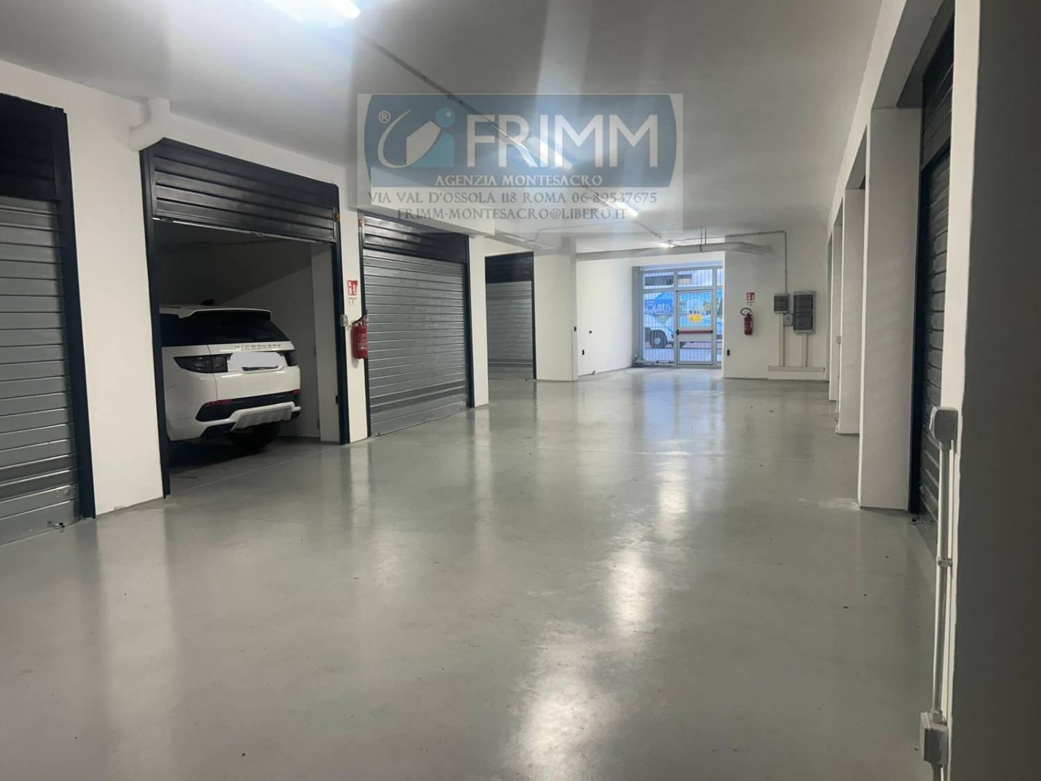 Box/Garage 24mq con box a Roma