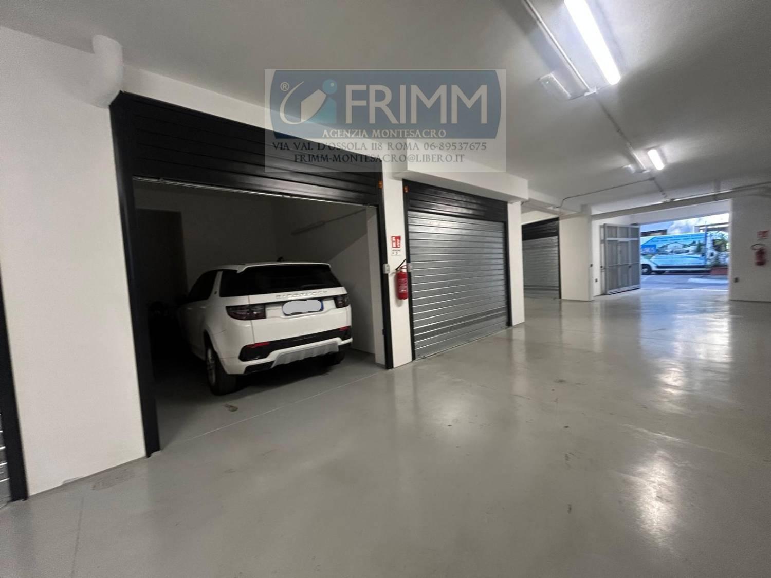 Box/Garage 24mq con box a Roma