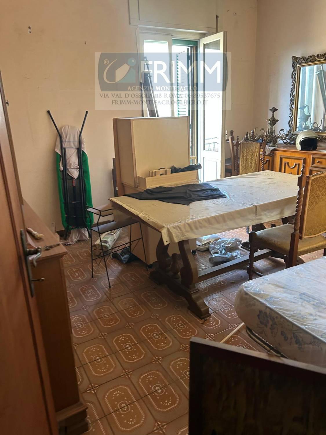 Trilocale da ristrutturare a Roma