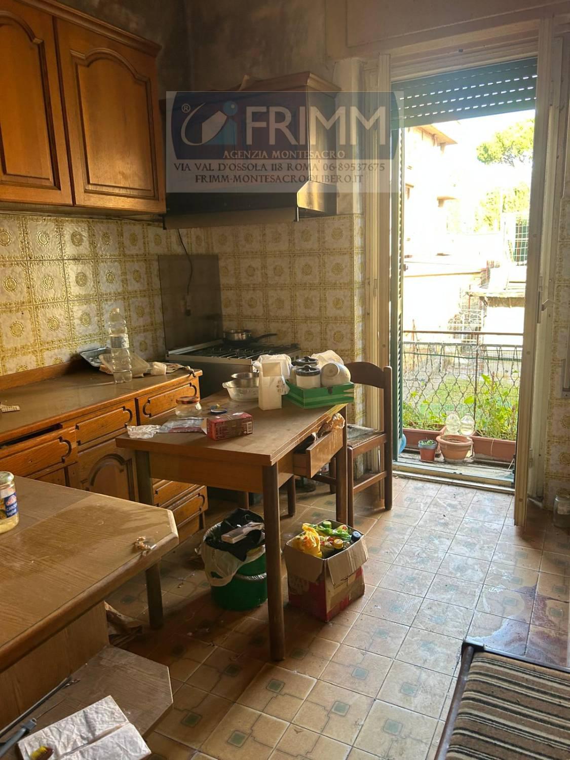 Trilocale da ristrutturare a Roma