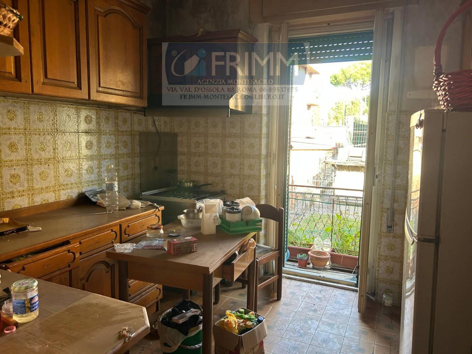 Trilocale da ristrutturare a Roma