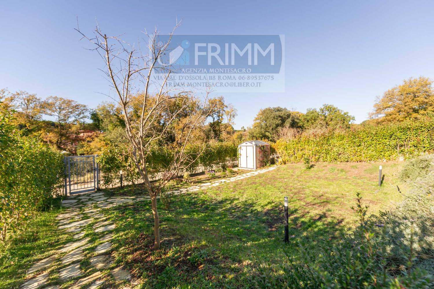 Quadrilocale con giardino a Formello