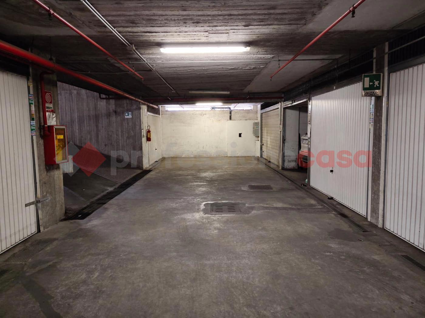 Box/Garage 15mq in vendita a Roma