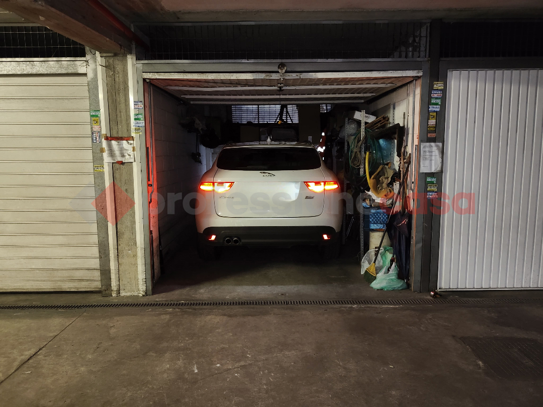 Box/Garage 15mq in vendita a Roma