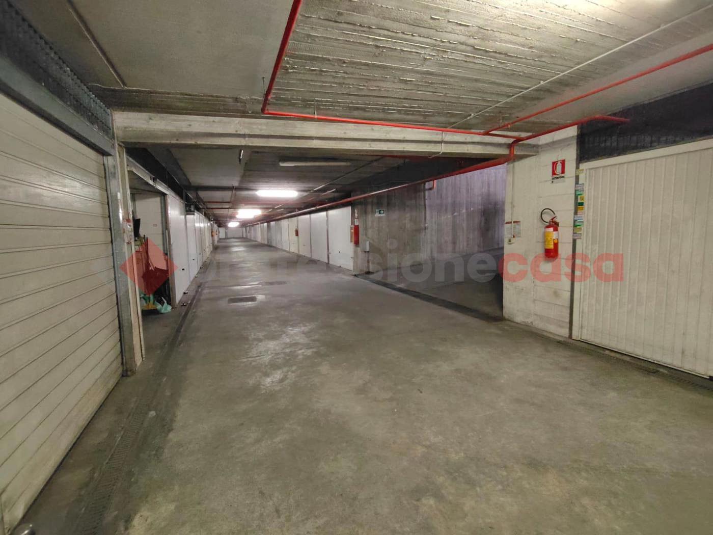 Box/Garage 15mq in vendita a Roma