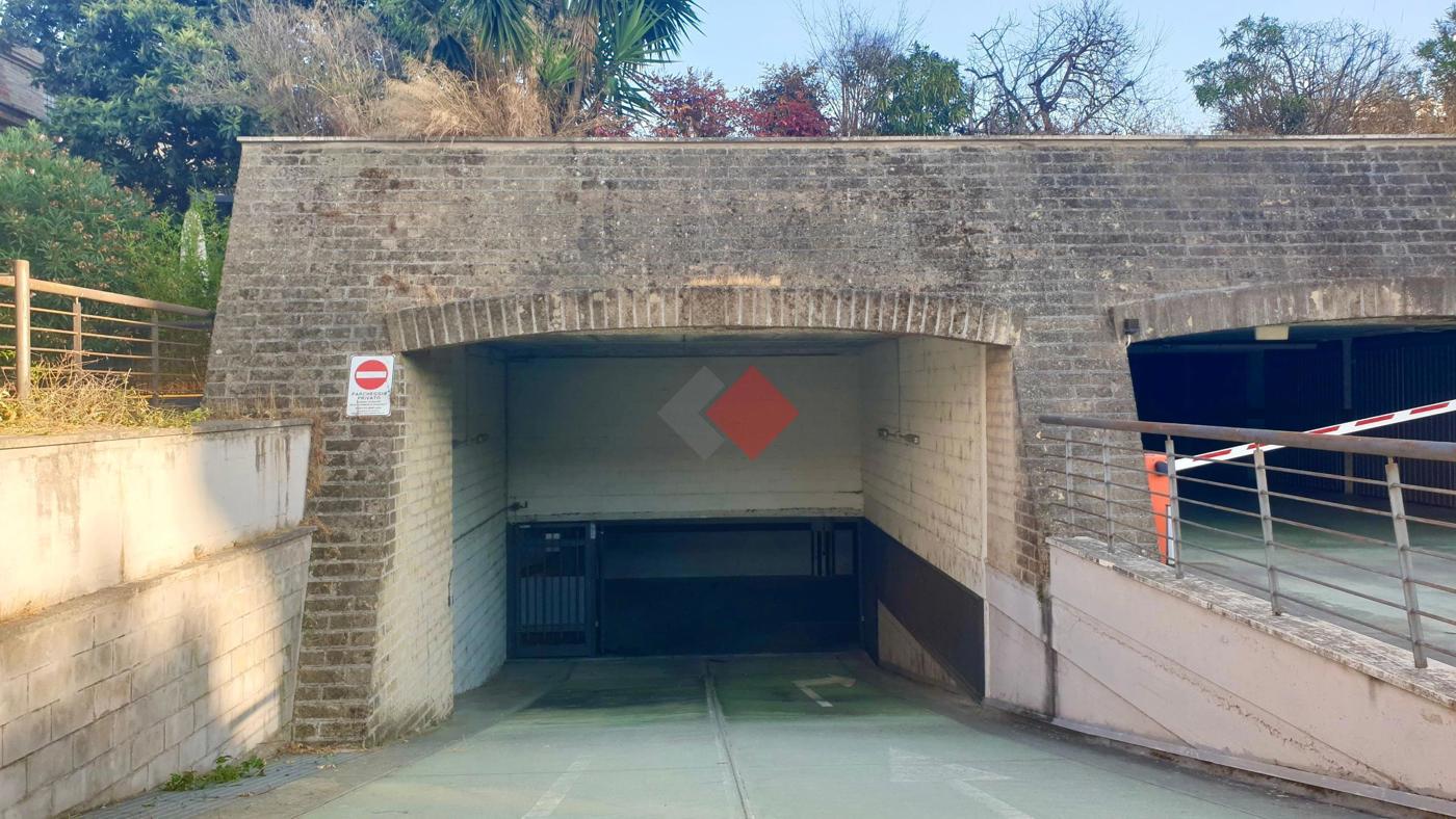 Box/Garage 16mq in vendita a Roma