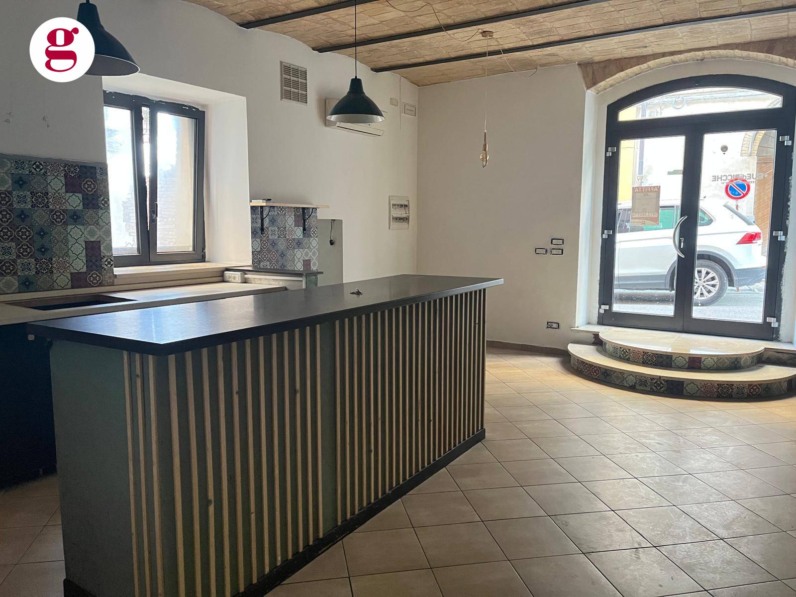 Locale commerciale in affitto a Vasto, Vasto Paese