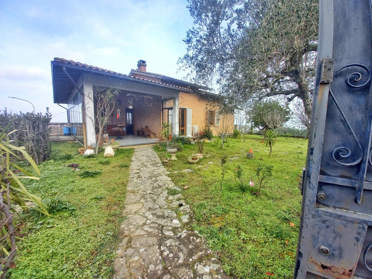 Villa con giardino a Montaione