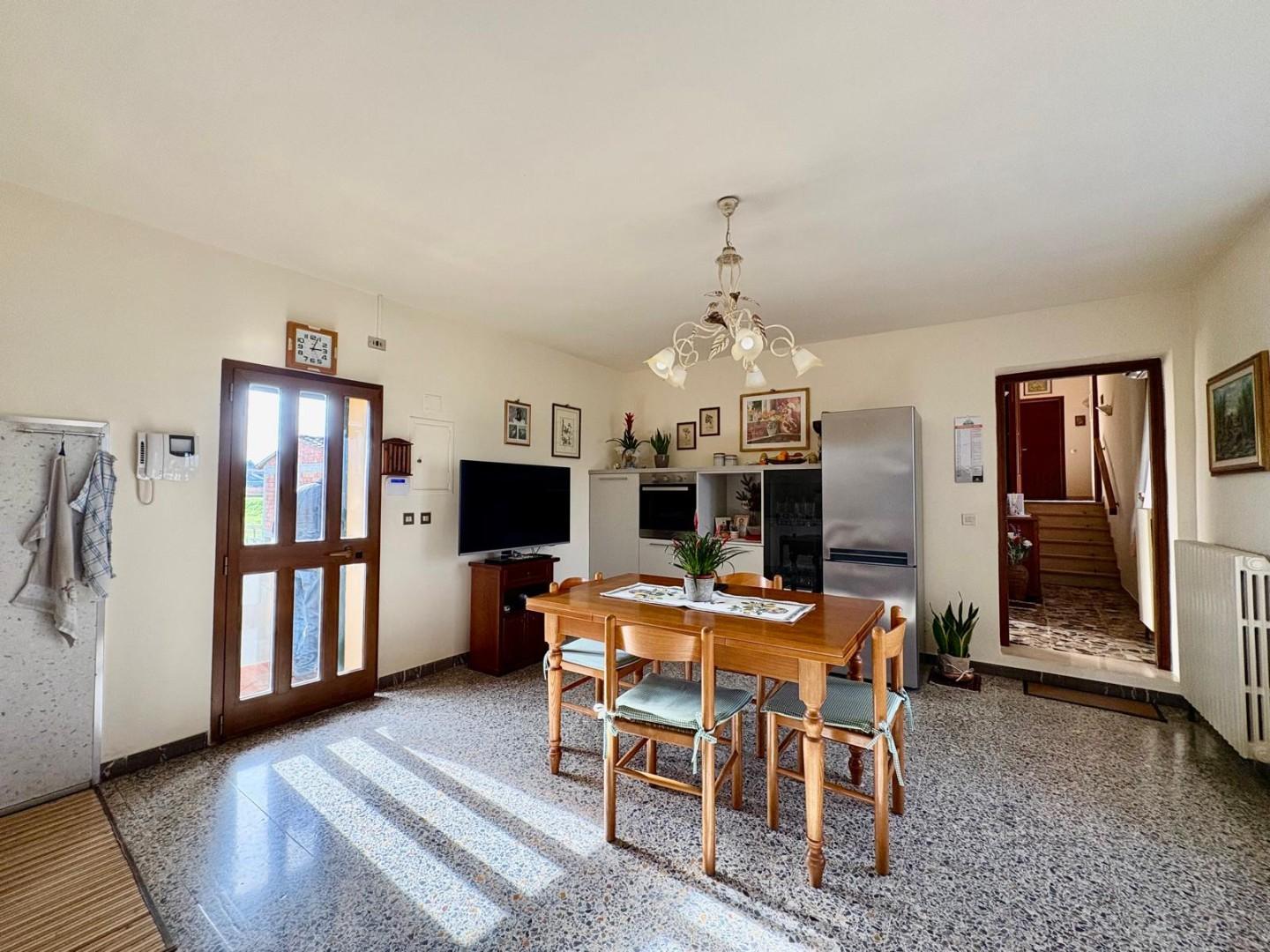 Casa indipendente con giardino a Castelfiorentino