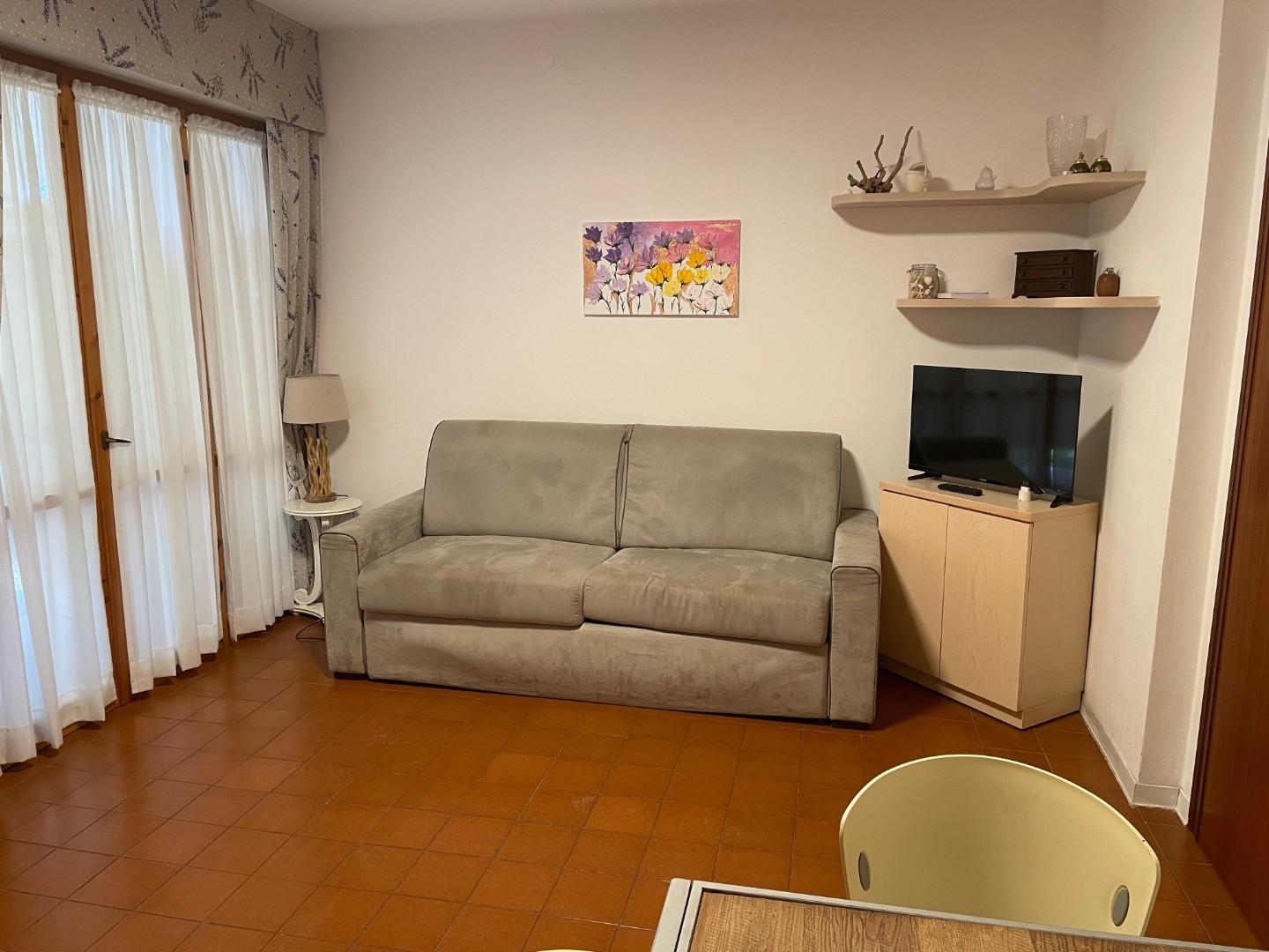 Bilocale con terrazzo, Cecina marina