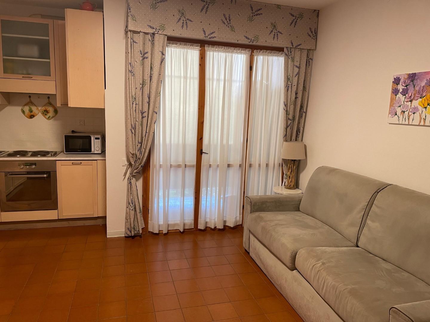 Bilocale con terrazzo, Cecina marina