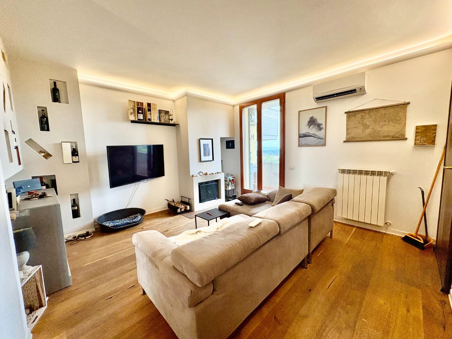 Trilocale con terrazzi, Montaione mura