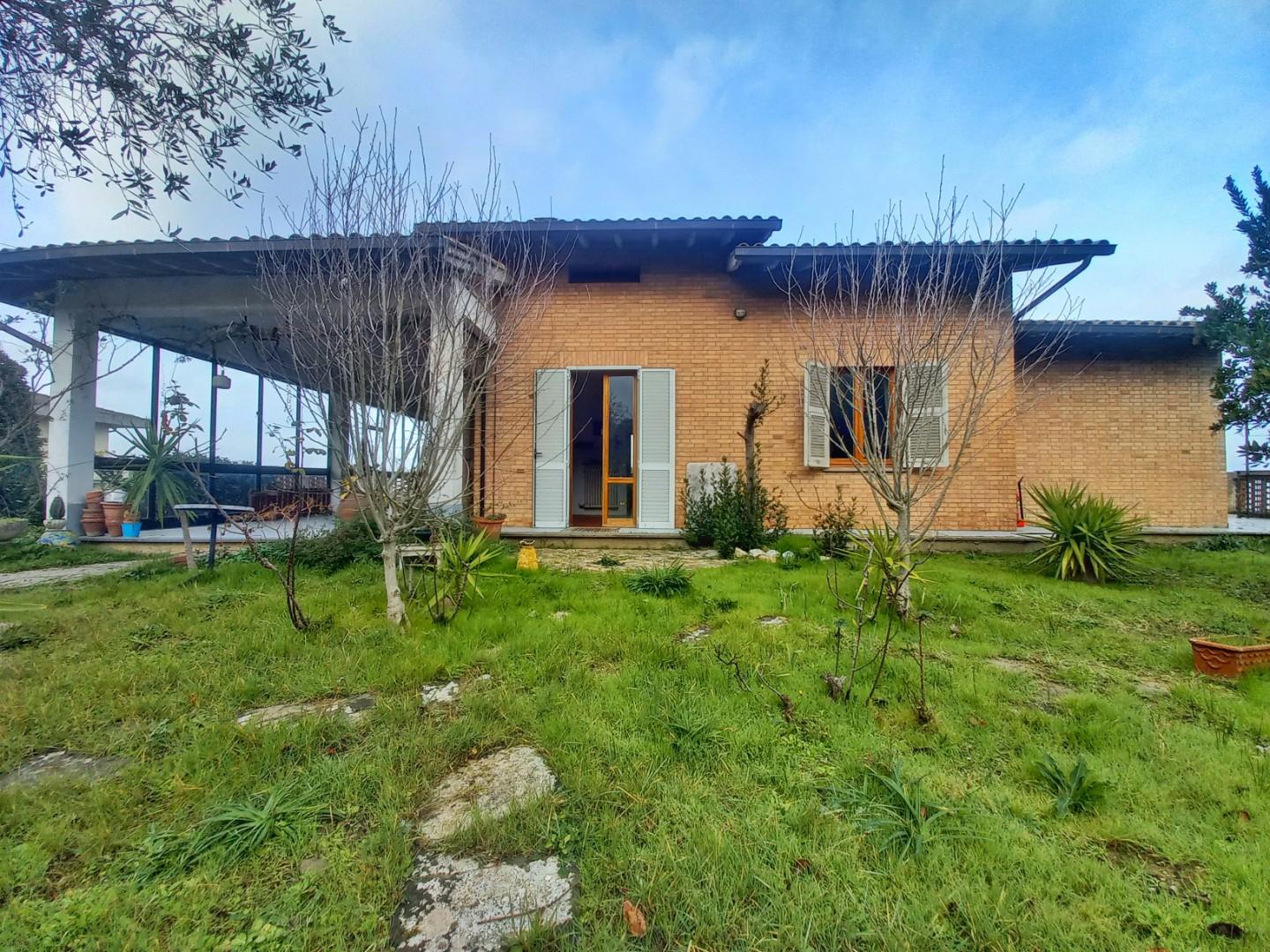 Villa con giardino a Montaione