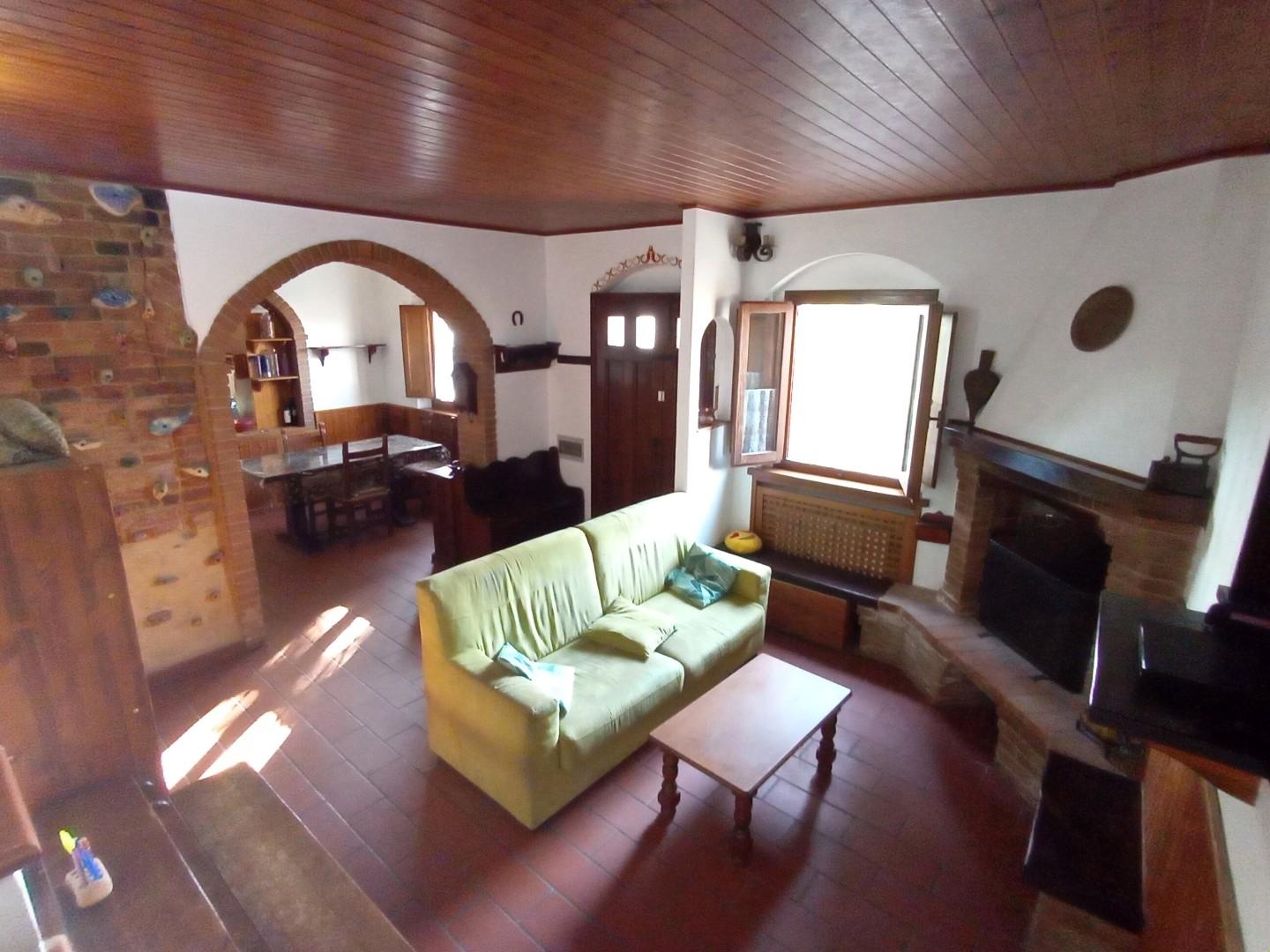 Casa indipendente con giardino a Gambassi Terme