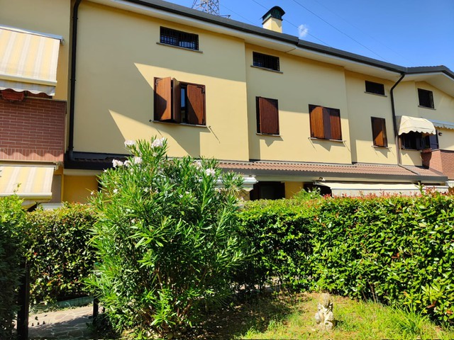 Villa con giardino a Cologno Monzese