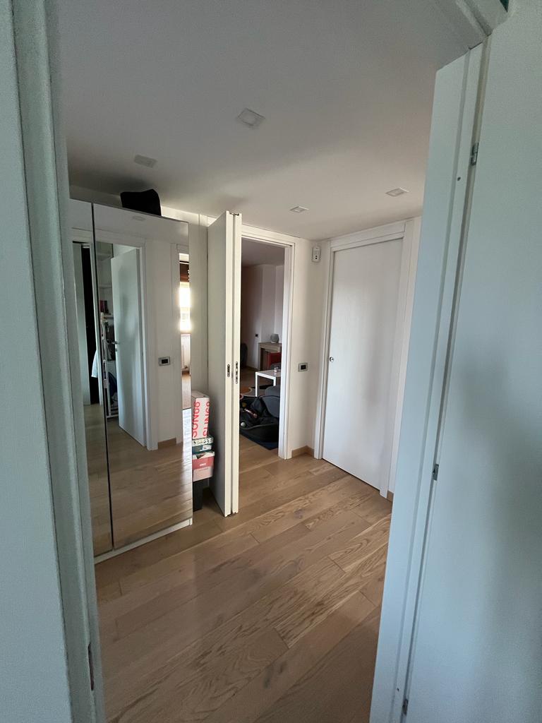 Trilocale arredato in affitto a Monza