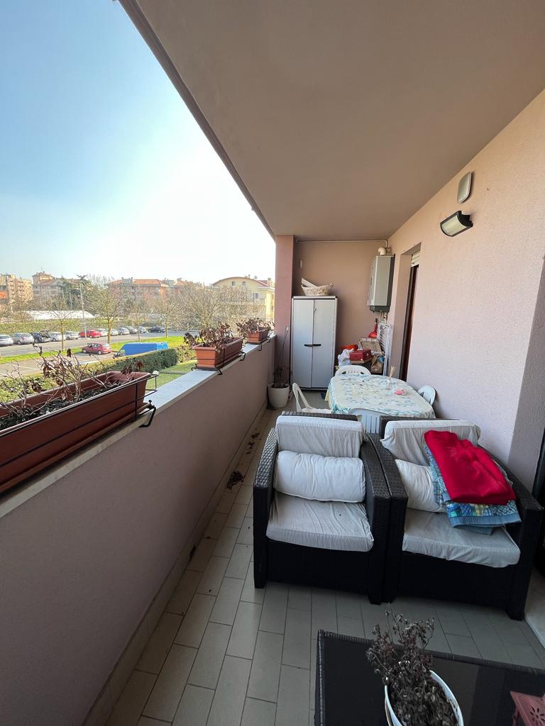 Trilocale arredato in affitto a Monza