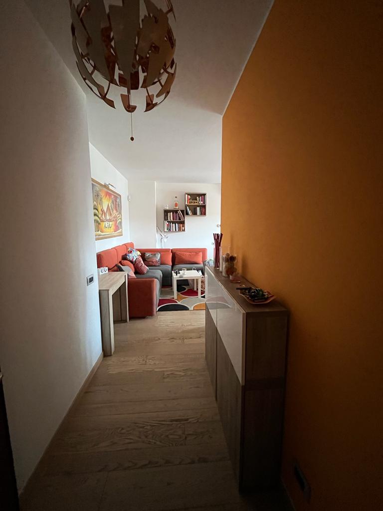 Trilocale arredato in affitto a Monza