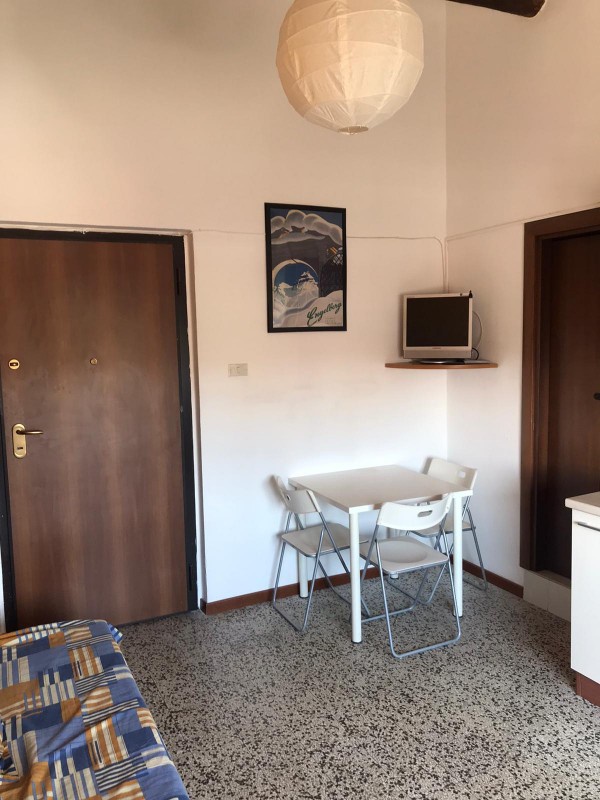 Monolocale arredato in affitto a Monza