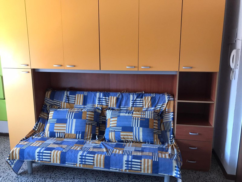 Monolocale arredato in affitto a Monza