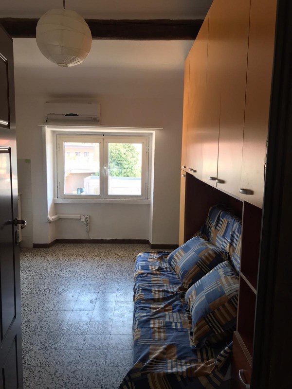 Monolocale arredato in affitto a Monza