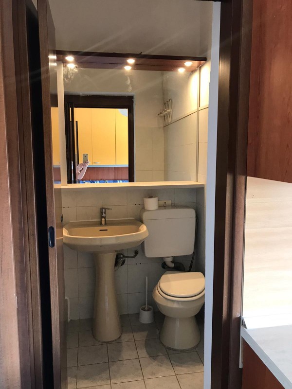 Monolocale arredato in affitto a Monza