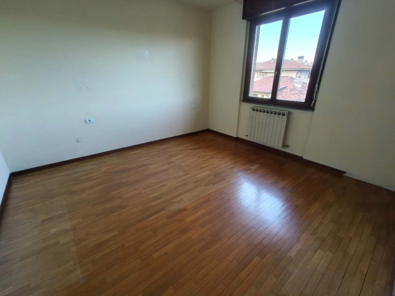 Trilocale con terrazzo a Desio