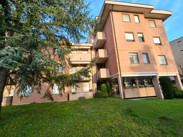 Trilocale con terrazzo a Desio