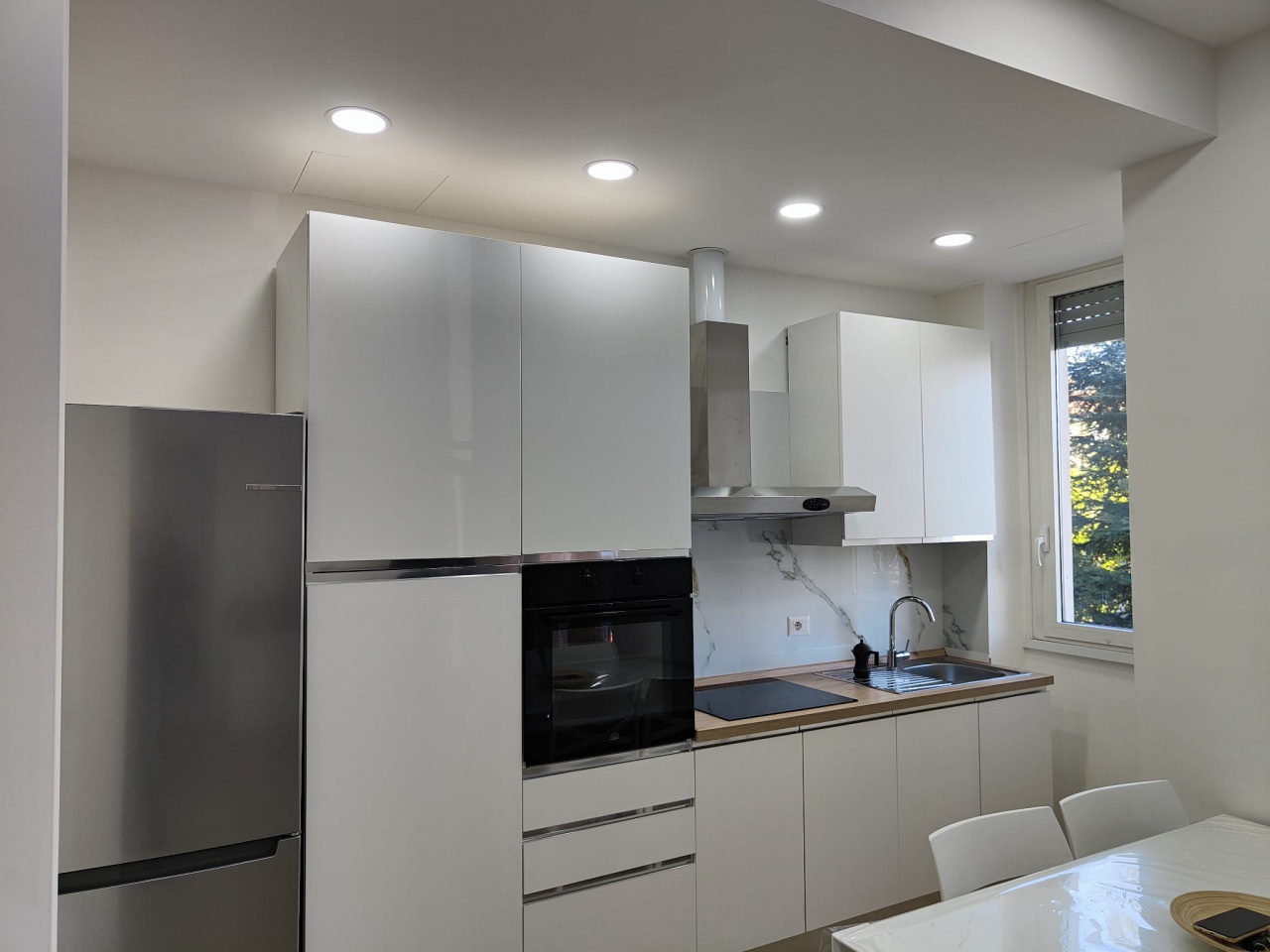 Trilocale arredato in affitto a Monza