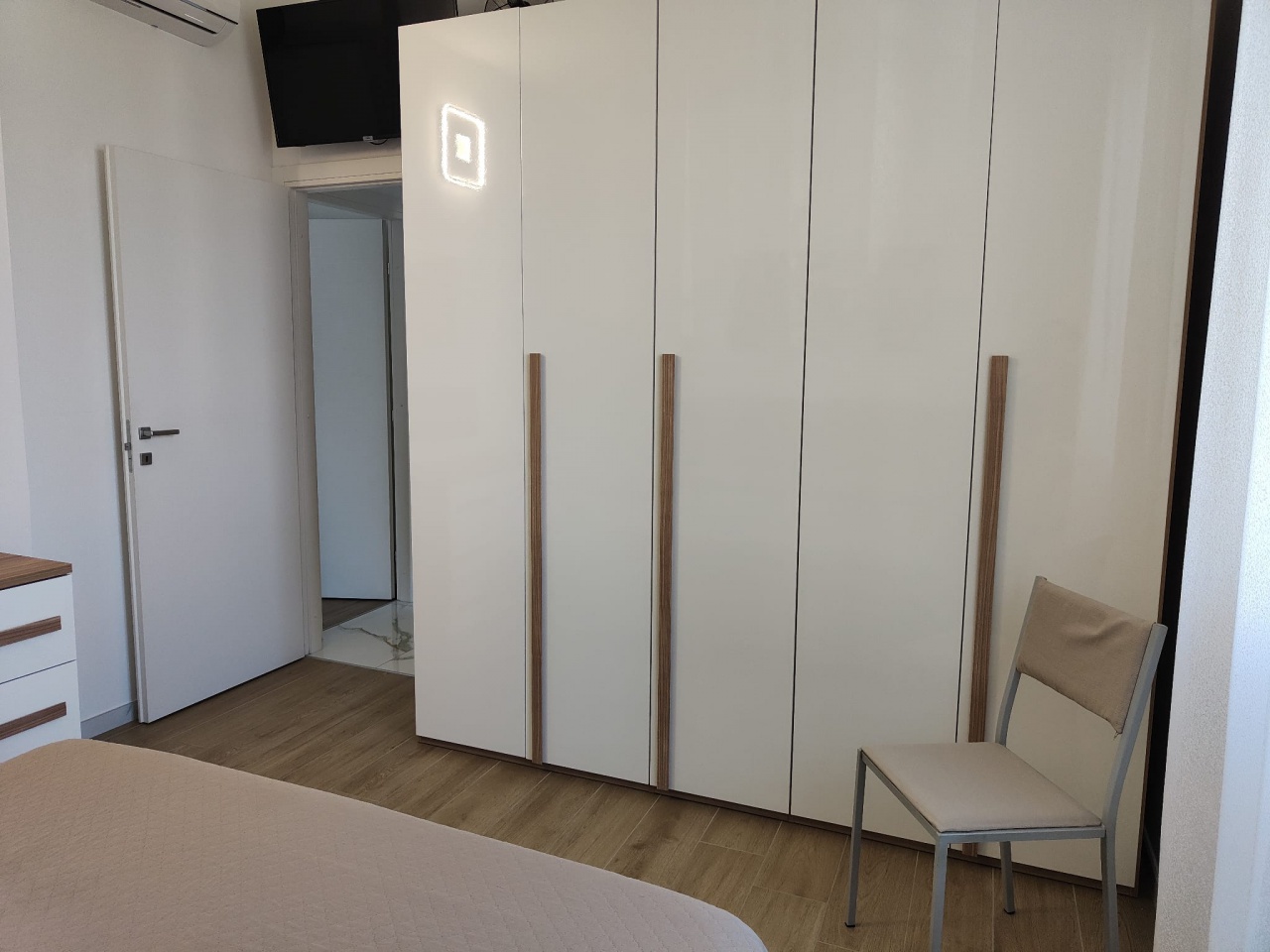 Trilocale arredato in affitto a Monza