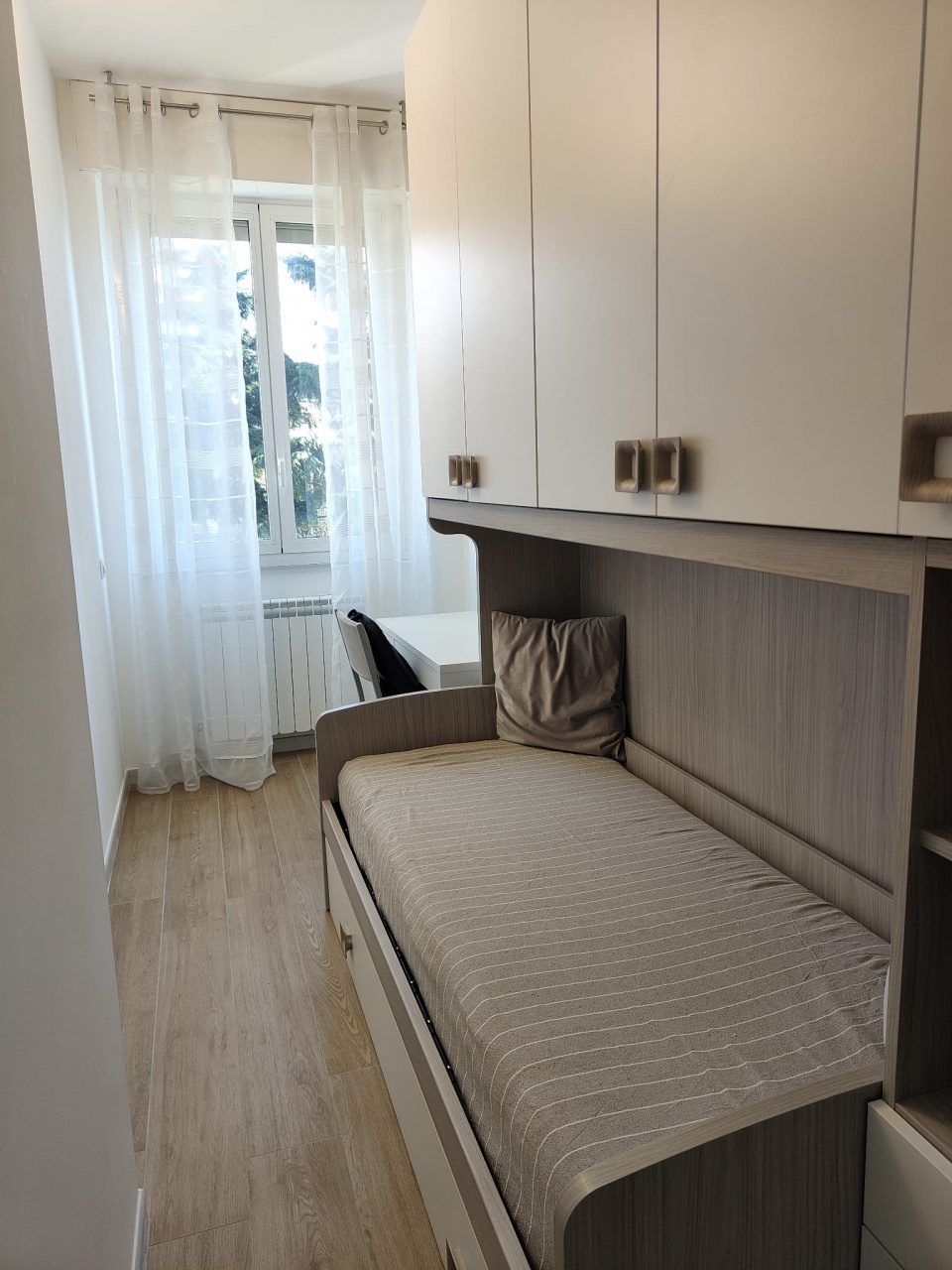 Trilocale arredato in affitto a Monza