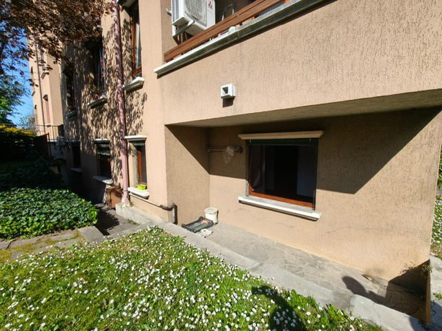 Trilocale con box a Monza