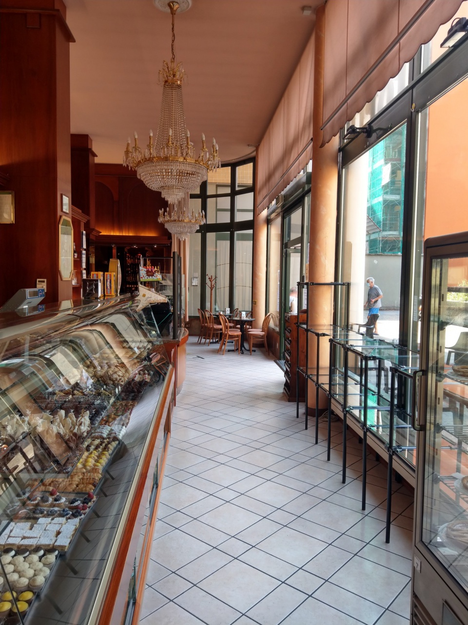 Attivit� commerciale con box a Sesto San Giovanni