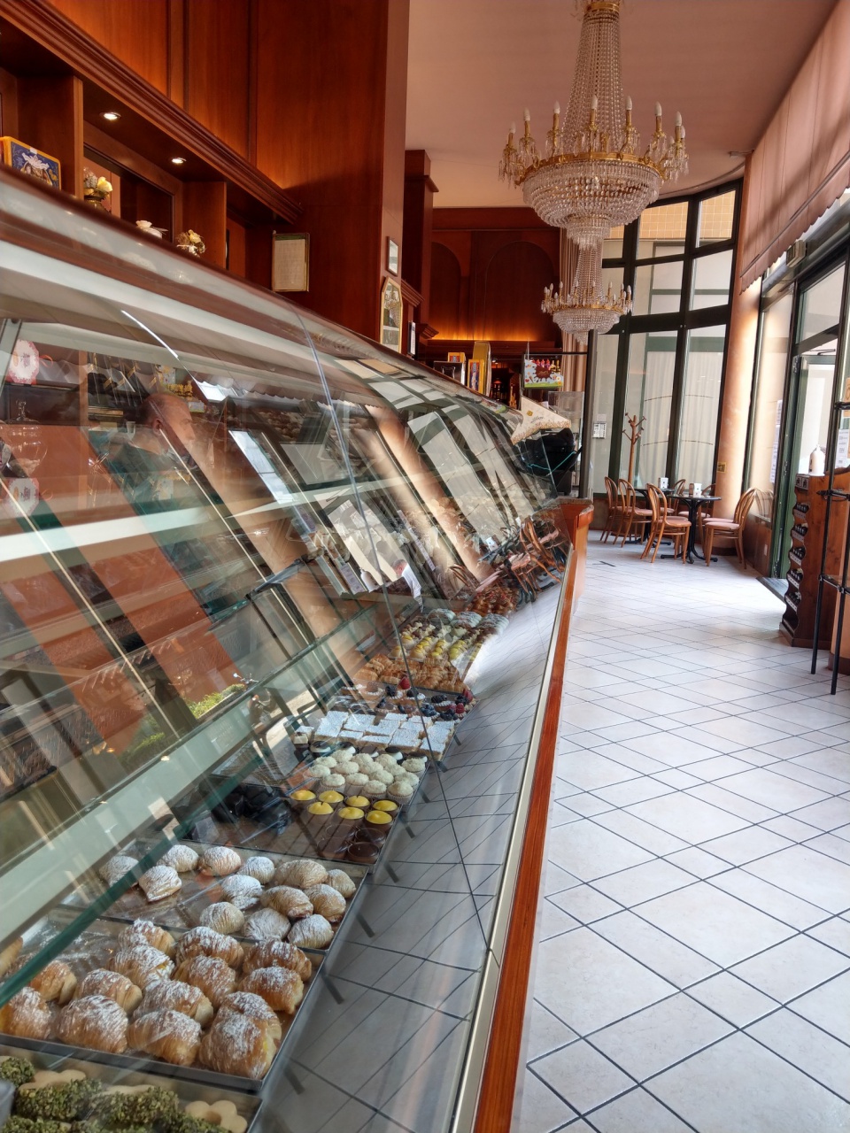 Attivit� commerciale con box a Sesto San Giovanni