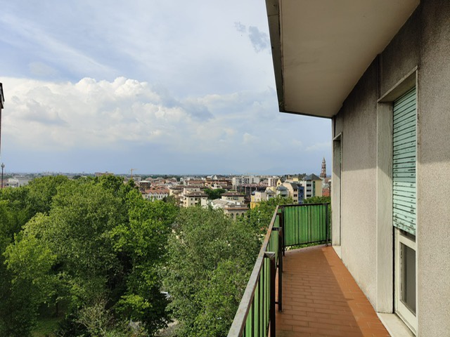 Trilocale da ristrutturare a Lissone