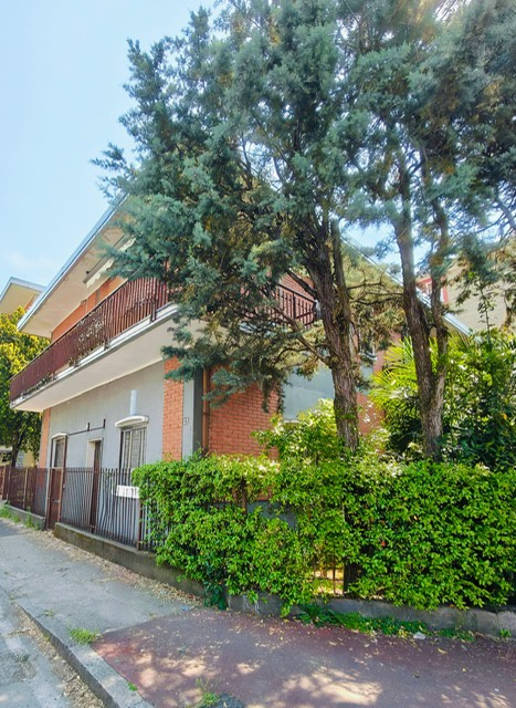 Villa con giardino a Cinisello Balsamo