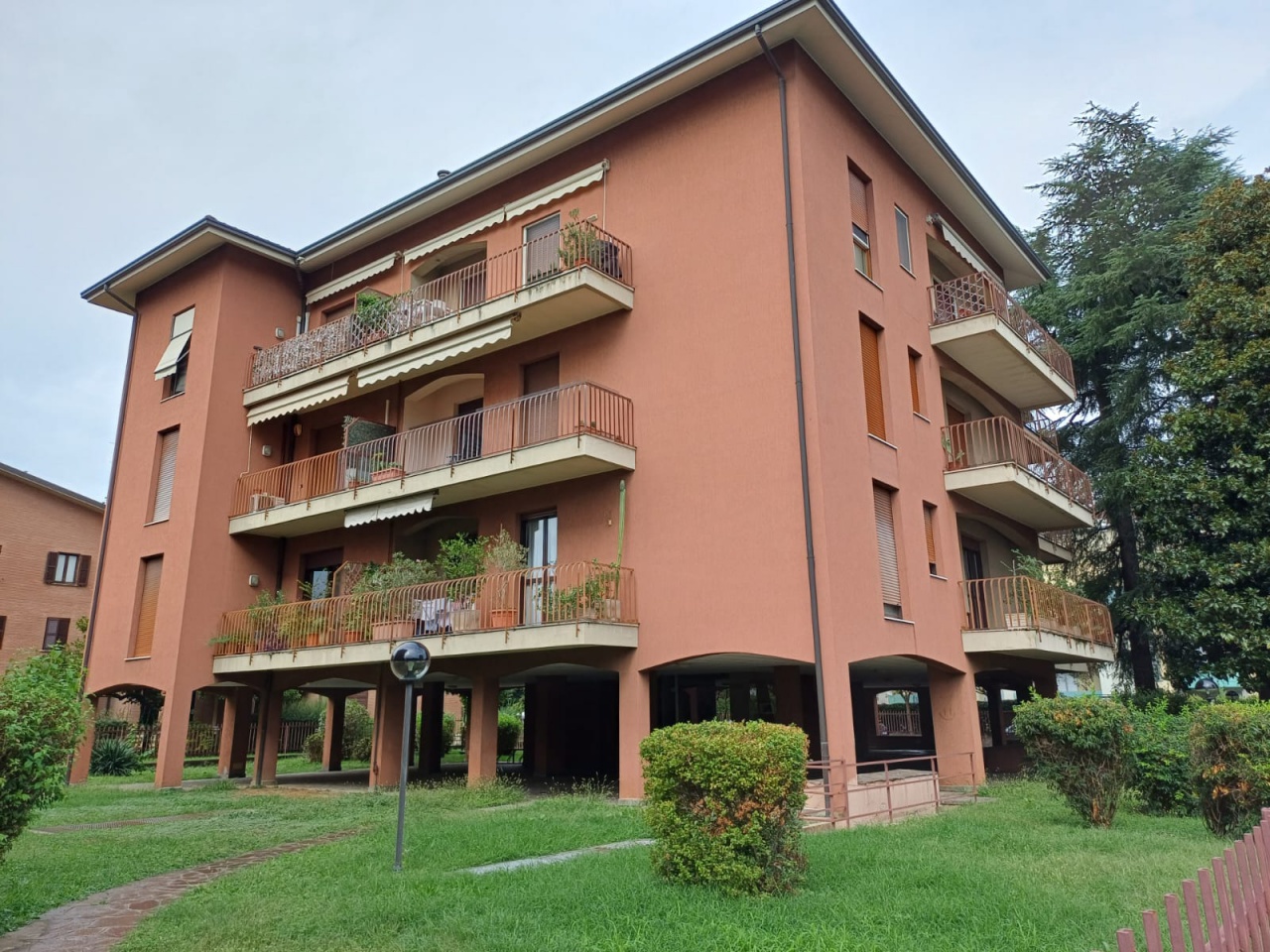 Trilocale arredato in affitto a Monza
