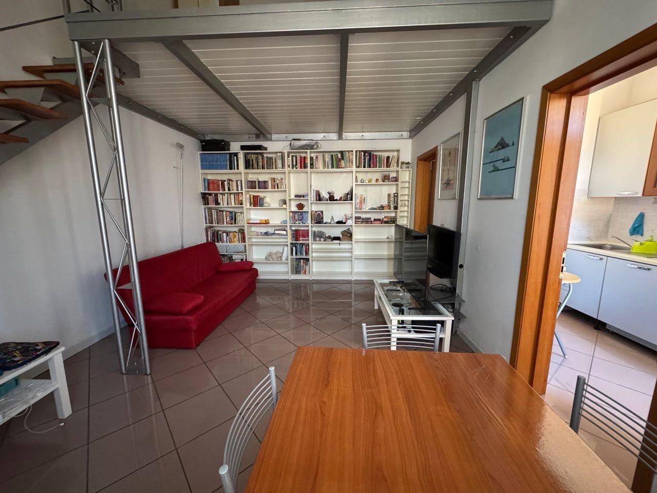Bilocale arredato in affitto, Livorno centro