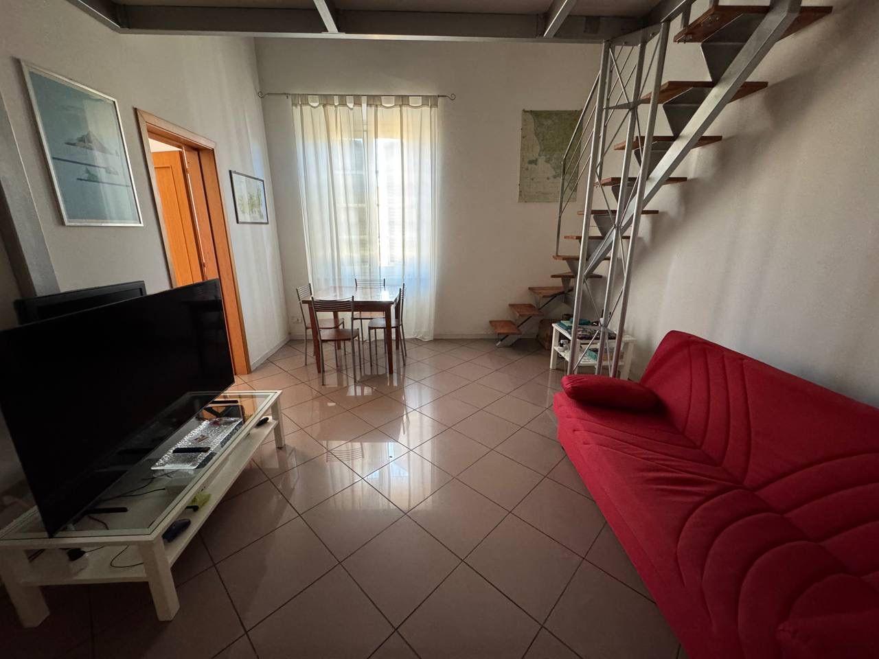 Bilocale arredato in affitto, Livorno centro